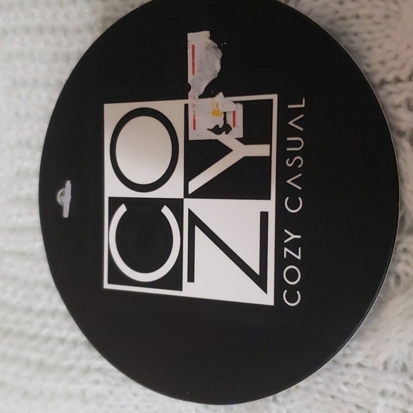 Cozy Casual. NWT. White Knit Sweater Crew Neckline Mixed Pattern Knit Size 2X/3X - Picture 15 of 16